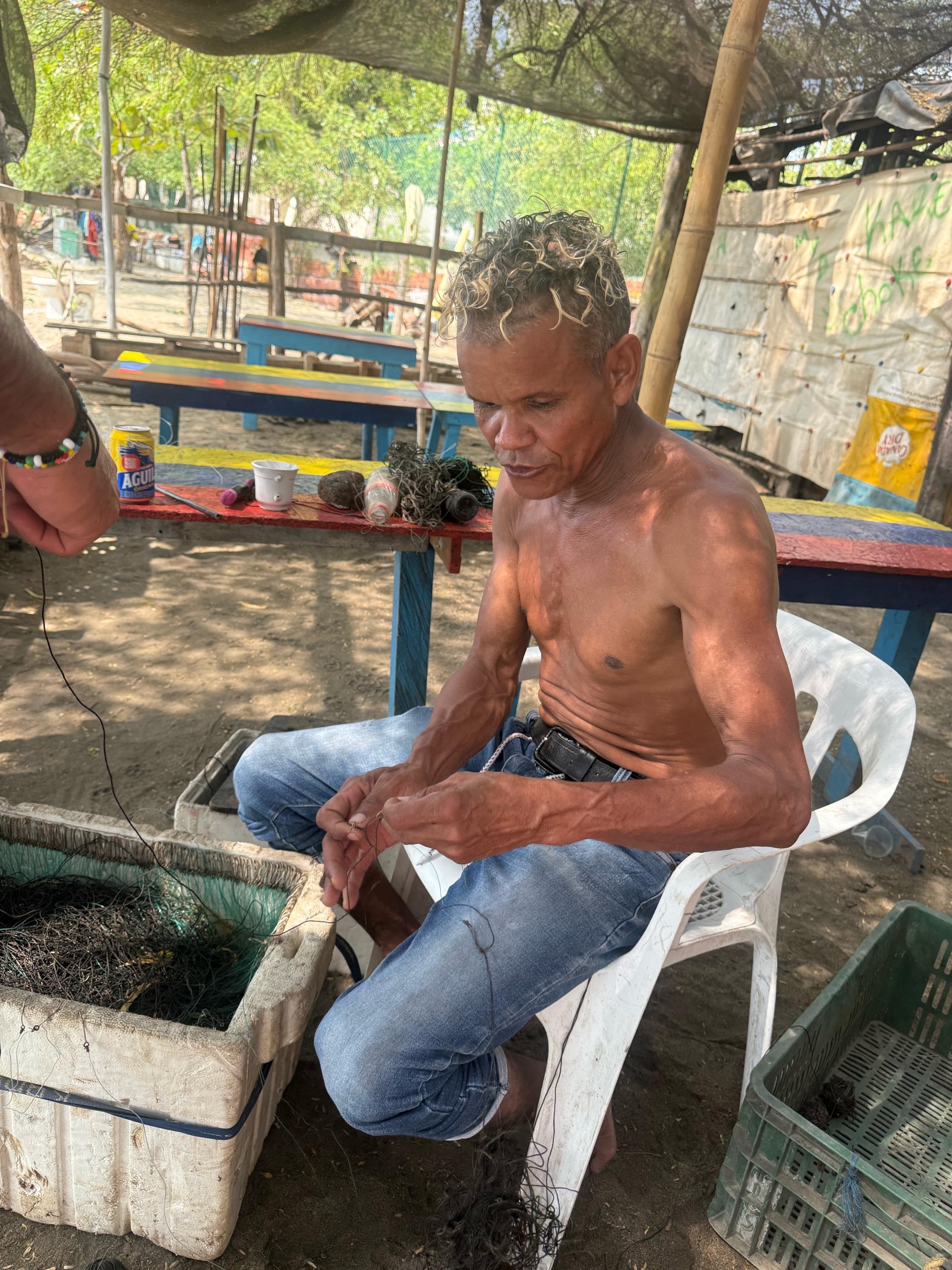Registro de campo de un pescador y sus herramientas