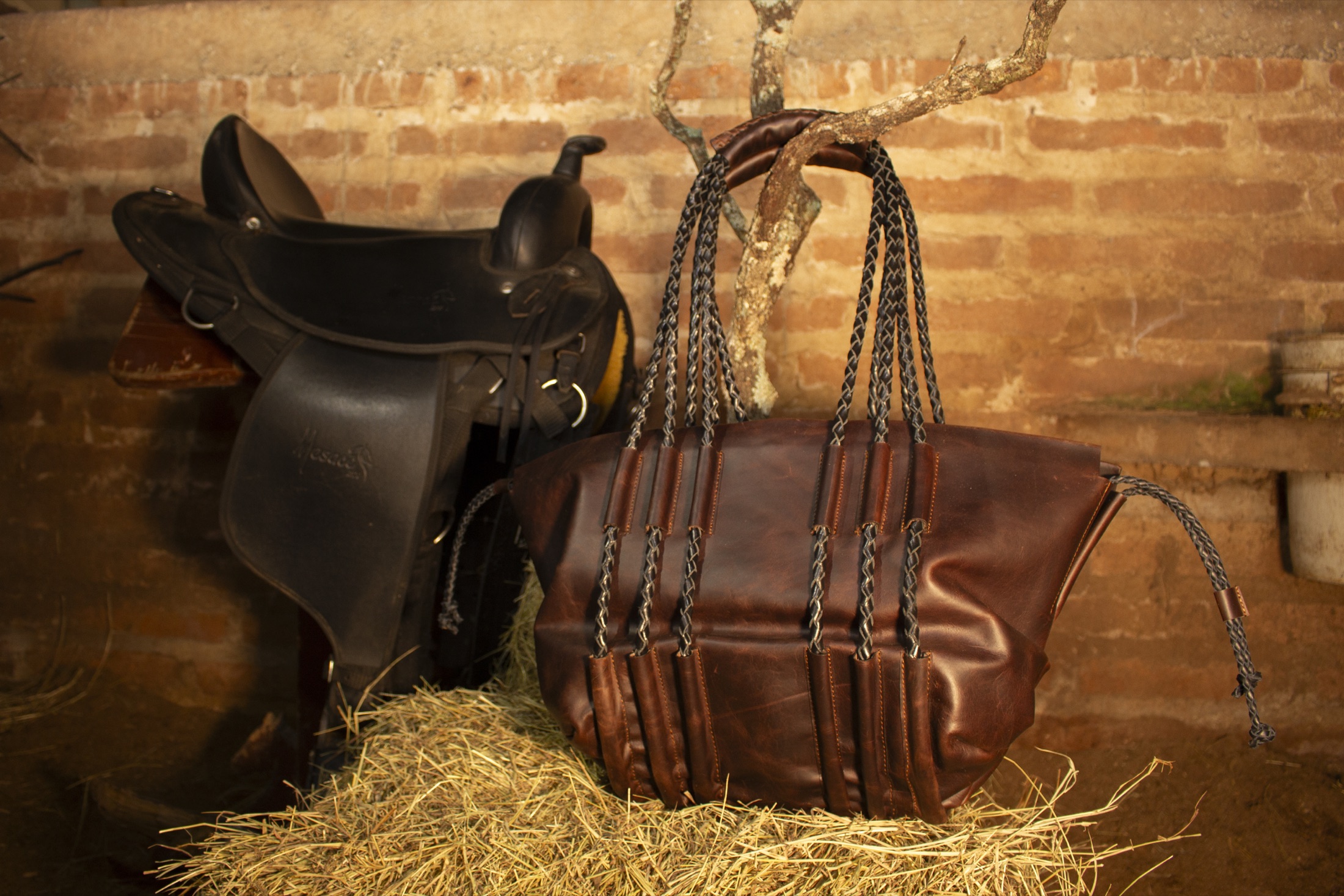 Bolso de cuero y calzado de la cápsula Rheo